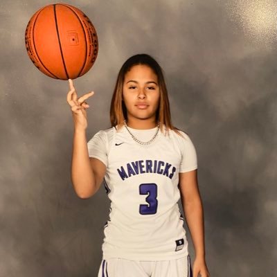 Class of 2024 PG (5”3) (128 lbs) 3.0 GPA celinavaleriano20@gmail.com Mortan Ranch High School