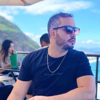 abraaoaraujo22_'s profile picture. Professor, amante da boemia e tricolor.