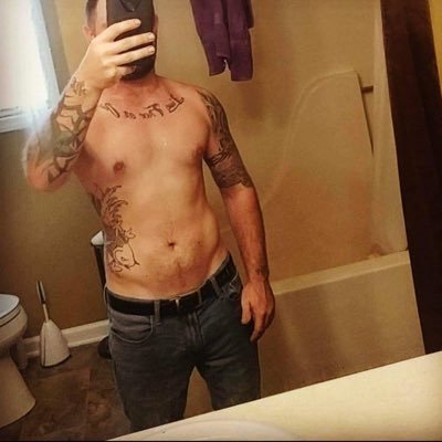 onlyfans is free 32 year old tattooed military vet with a thick beard snap: b_roberts3364