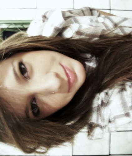 Amiga, louca, besta, retardada, chorona, linda, meiga, troxa, palhaça, é assim que a minha melhor amiga é :) Por. @JaquelineMouraa
