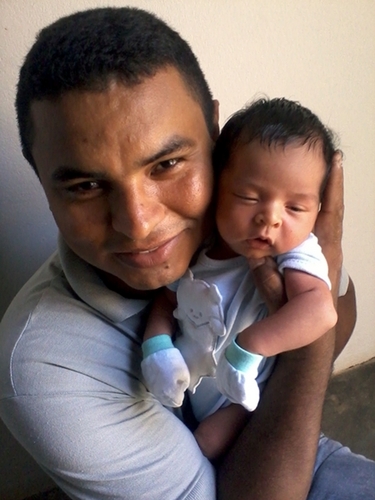 Servo de Deus,adorador.vencedor,democrático e feliz por ter uma família abençoada.Deus é fiel!!!