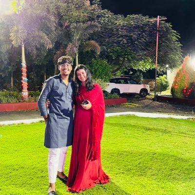 फूलो की लाशों में ताजगी मत ढूंढो , चुतिया मत बनो 😌💘