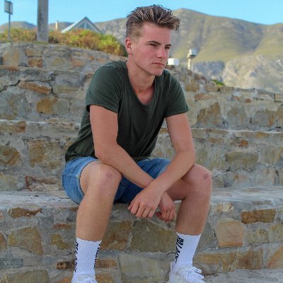 South African🇿🇦                                 Insta: @matthew_clement
