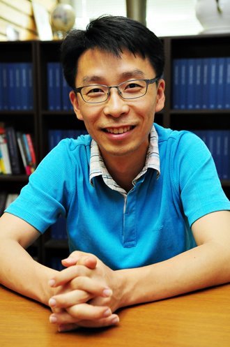 진보언론 민중의소리에서 일하고 있는 승찬이와 승현이의 아빠입니다. 
페북은 http://t.co/4H4pKkz11u 입니다.