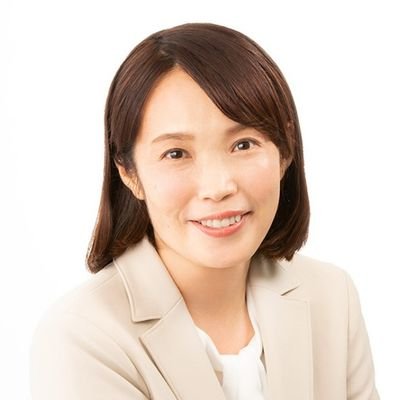 東京都北区議会議員1期目。東京都北区神谷生まれ。北区王子五丁目団地在住。2023年北区議選に初当選。
北区の中小業者団体で働き、経営やくらしの相談に携わる中、もっと一人ひとりが大切にされる区政にしたいと決意。ロスジェネ世代。
若者、女性が単身でも安心して暮らせる支援の充実を