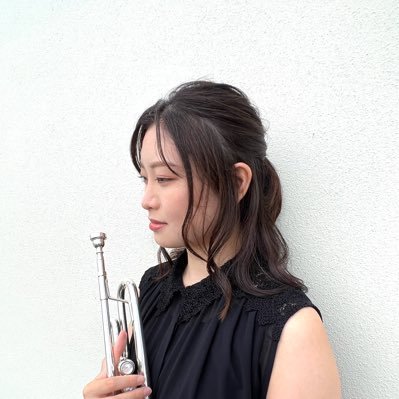 長野県佐久市出身。小諸高等学校音楽科→昭和音楽大学→テアトロ・ジーリオ・ショウワ・オーケストラ研究員。トランペットやってます。水族館巡りが好き。