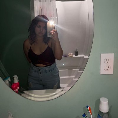 alexis_revels's profile picture. 