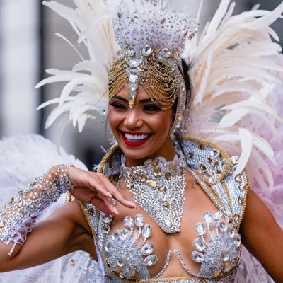 Brazilian dancer/ samba performer/ model insta:@amansiqueiradancer