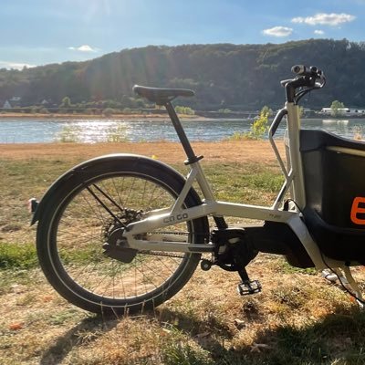 akku_fast_leer's profile picture. #kaatsu #fridayforfuture #therapeutenamlimit #fuck_depression #notjustsad #physiotherapie #autokorrektur #lastenrad