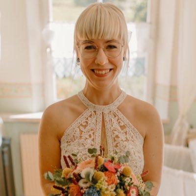 Kroko615's profile picture. 30 - Teilzeitergotherapeutin - Vollzeitbücherwurm - 👰🏼‍♀️🤵🏼‍♂️ @5tousn - Kaffee? https://t.co/fFMlkLYK7u - Mastodon: @Kroko615@graz.social