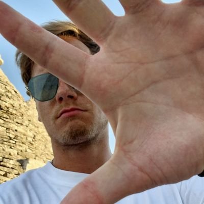 MaxRoyal2's profile picture. 