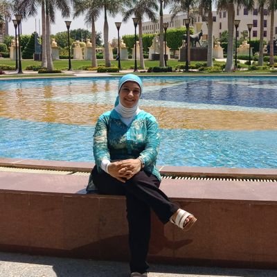 استاذ دكتور بكلية التربية الموسيقية