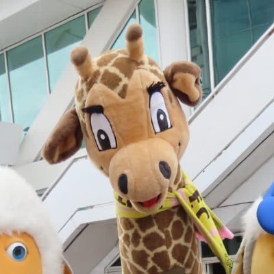 I love to be around & about & being the total star at @suttonunited and all their lovely teams. Come & shake hooves I look forward to meeting you all 💛🦒