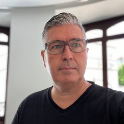 Empresario y gerente de https://t.co/e558dPnd6P, pero Liberal-Social