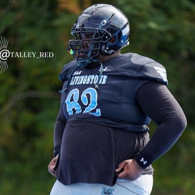 @phenomelite // #phenomathlete C/O 26. Offensive Center/Guard HT6,3 WT350 Born 2 Be Great🃏 RIP dad❤️