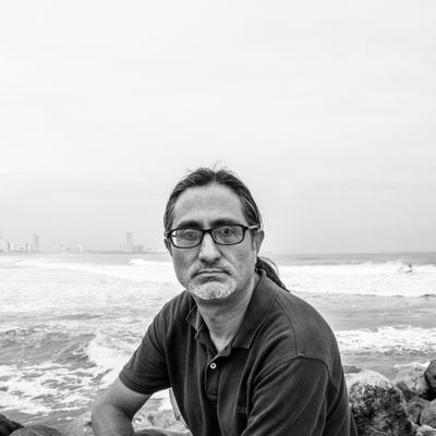 Me encantan la musica y la naturaleza, un cafe por la mañana, un buen libro. En politica no me gustan ni la extrema izquierda ni la extrema derecha.