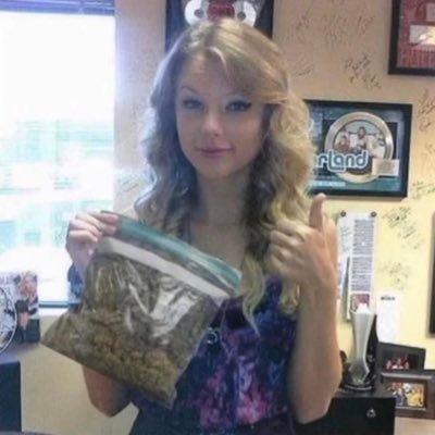 sheatemybutt's profile picture. 