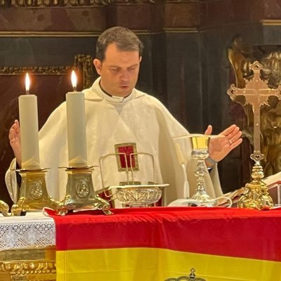 Sacerdote católico de @DiocesisGetafe. Sirvo en la Parroquia de #Ciempozuelos. Delegado de MCS. Lic en Periodismo por @ufvmadrid. Miembro de @C_dPaz. PROVIDA