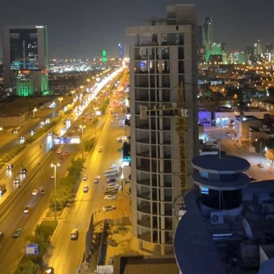 DhlZt's profile picture. 