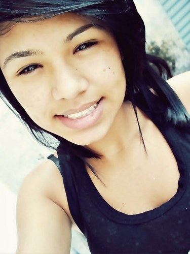 Podem querer me destruir e me deixar sem forças, mais eu sempre vou me manter forte o suficiente pra ficar de pé.