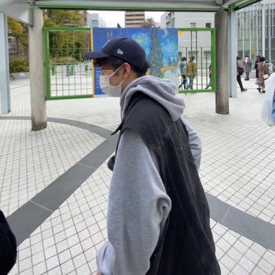 02 建築学生 餃子好きです 🇰🇷× 🇯🇵                    古着屋と塾で働いてます