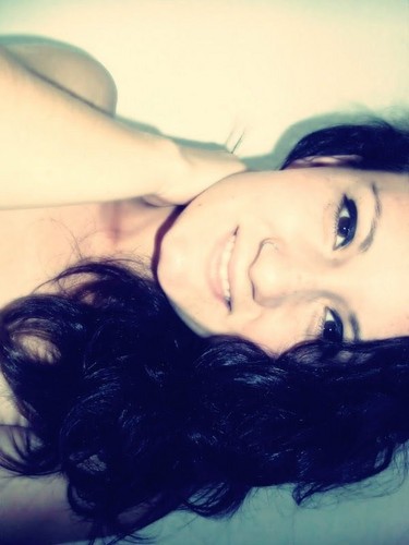 Baixista, vocalista, baterista, meiga, 16anos, trabalhadora, estudante, futura advogada/medica, adora morder, fica com o @maarcosalbeerto ,ciumentinha (: