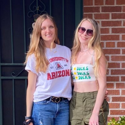 caite_coal's profile picture. Southern. SoCal living. 🍀💚 I tweet a lot about baseball& puppies ⚾️🐶🐝