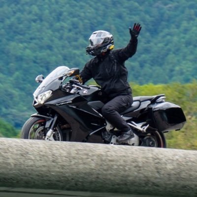 いつも「いいね！」ありがとうございます。岡山でVFR800F乗ってます。好きな事は、ロングツー♪グルメツー♪時々キャンプ⛺️ 無言フォロー失礼します 。よろしくお願い致します。S43年式。