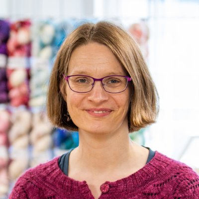 creator of luxury hand-dyed yarn from cashmere to British yarn, dabbler in knit design, partial to a G&T, Mum of 2 and general chit-chatterer 🧶