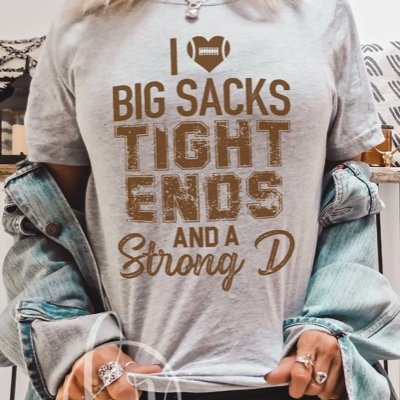 Ex High School Wrestling Champ turned power bottom. I'm a size queen who loves huge loads of throat yogurt. No cock to large for me. Jack of Spades.