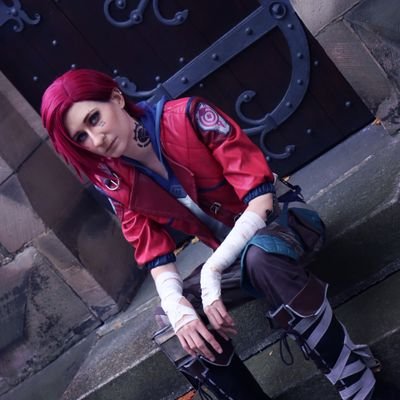 cosplayer, hobby manga artist and gamer girl from Kiel, Germany | Instagram: toxic_cave | my twin sister: @PoisonCave