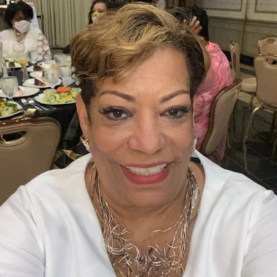 Community School Facilitator - Woodlawn Middle School.
Loves butterflies, travel and my Yorkie Coco Alexander
Member Alpha Kappa Alpha Inc and Girl Friends Inc