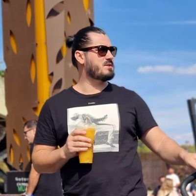 designer + co-funder @zionpagebuilder @hogash . Tech | Marketing