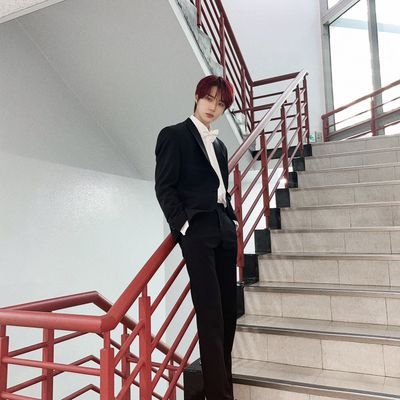 Pyshology student/Patientš¤”š¤”
Broke KPop Fan