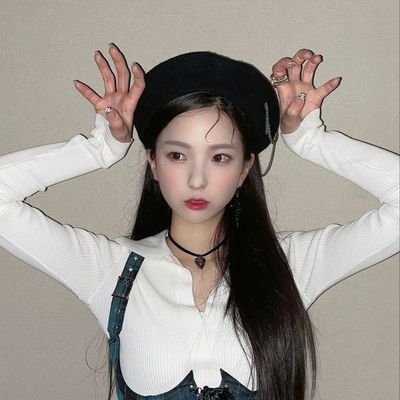 ◎﹒🎒﹒⇅hot people listen to kep1er﹑⊹ he!him