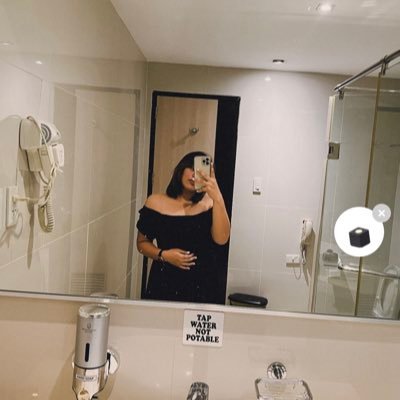 aprlmrzo's profile picture. 