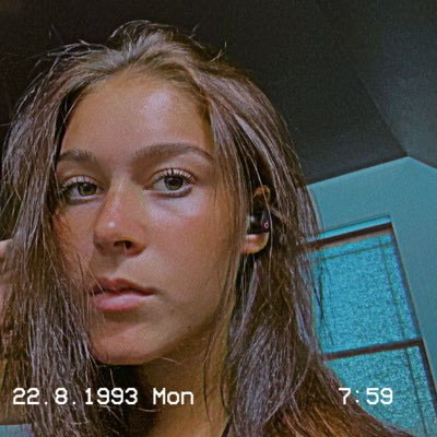 SharlaM40062996's profile picture. 