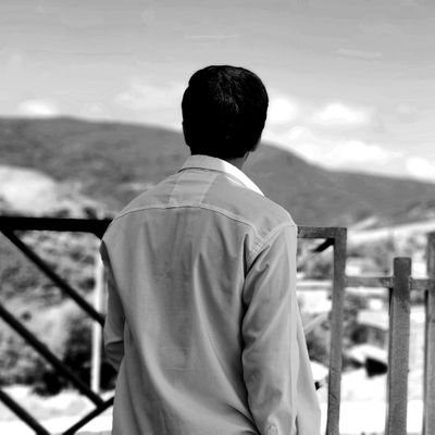 iman_tiktak's profile picture. خدا ؛
میشنوی یا تو رو هم گرفتن...؟!