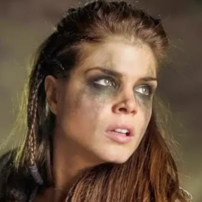 actriz,cantante,DJ,modelo,presentadora y médica.
psicóloga de afición,paciente de la ibor en mis ratos libres y capitana del Titanic.Resiliencia