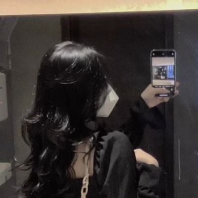 solft_xcemrem2's profile picture. “VE BAZEN HAYATTIR SEVMEK BİRİNİ ÇOK UZAKTAYKEN BİLE YÜREĞİNDE TAŞIMAK ”🦋