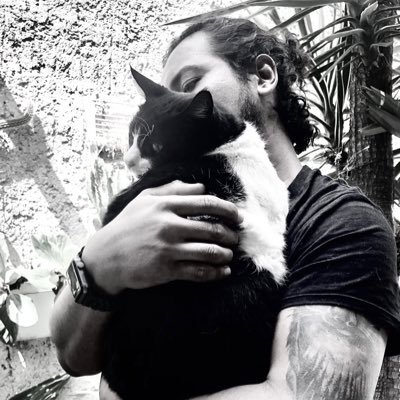 rodconr_'s profile picture. ¿caminos? A donde vamos, no necesitamos caminos.