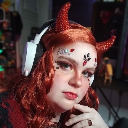 Freelance artist, new to Twitch, fiesty pirate, and leader of the red panda pack