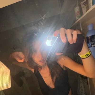 FICKDlCH's profile picture. kiss me now that I’m older