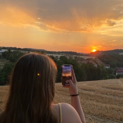 _lillywf's profile picture. living from concert to concert | sunset lover