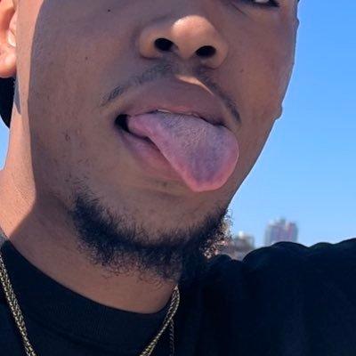 HR/Corporate freak, so this is a secret/faceless account 🤐 STRAIGHT single dad. I use this as an outlet because I’m always horny. 📍Chicago