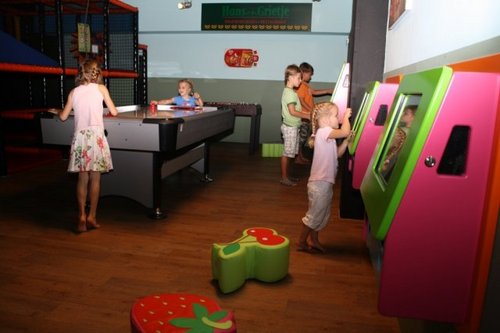 HansenGrietje_'s profile picture. Knibbel, knabbel, knuisje. 
Welkom in ons pannenkoekenhuisje.
Met grootste speelkelder.
Klimkooi, Xbox-360, Playstation enz. enz.enz....