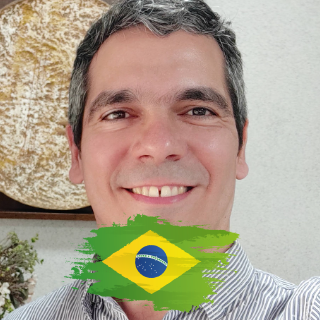 Cristão. Graduado em Teologia e Direito. Especialista em Direito Penal. Escrevente Técnico Judiciário.