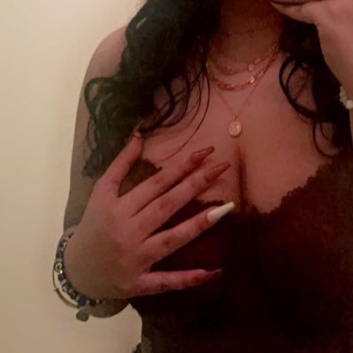 allursdaddy's profile picture. eighteen year old slut🤍