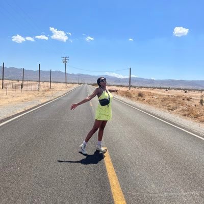 heyymoniquee's profile picture. I really like makeup, tequila & a band called The Maine. they/them