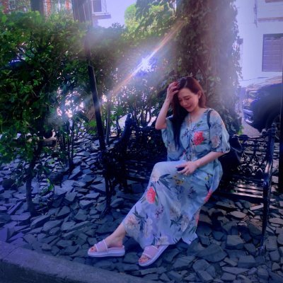 EstherY12635417's profile picture. 